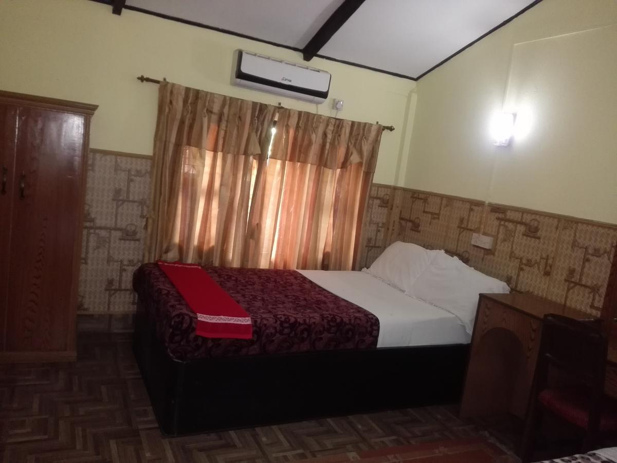 Rainbow Safari Resort Sauraha Zewnętrze zdjęcie