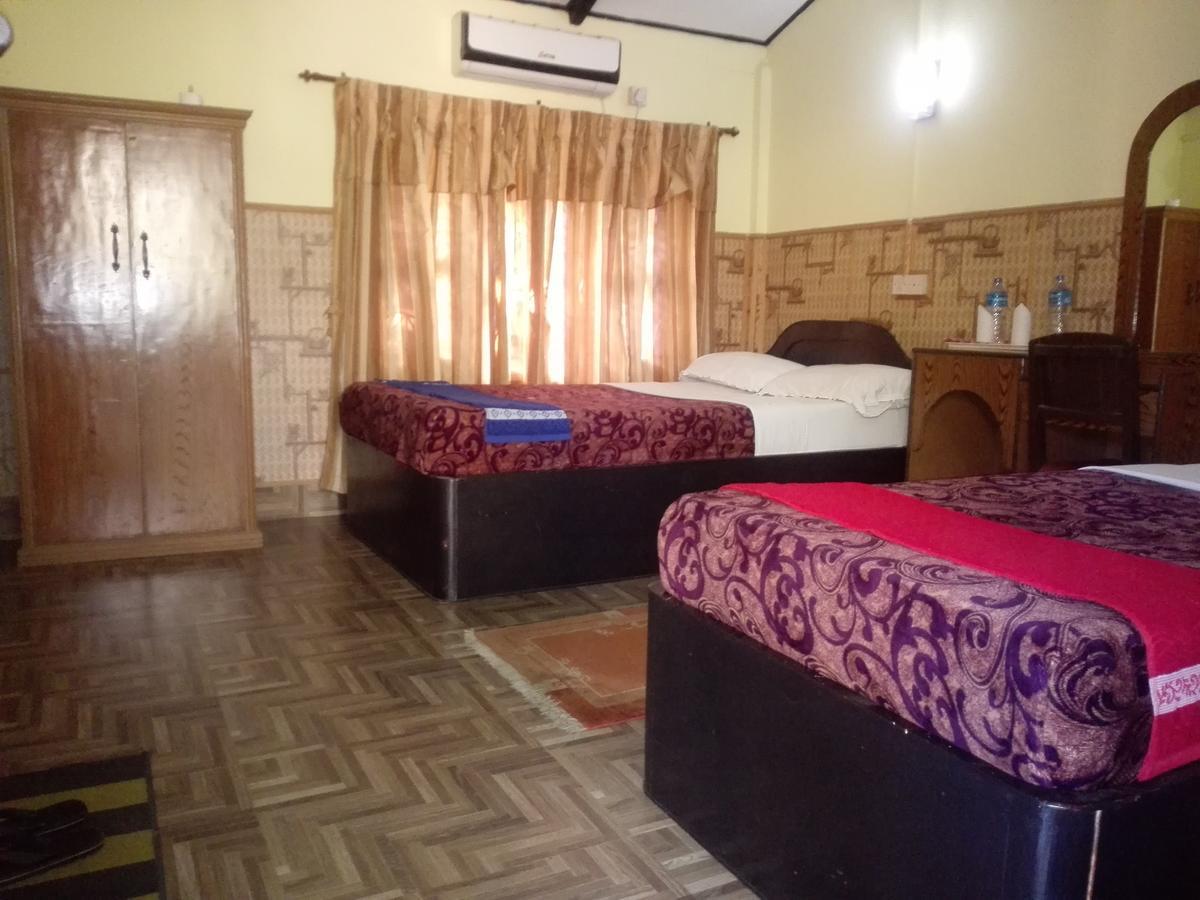 Rainbow Safari Resort Sauraha Zewnętrze zdjęcie
