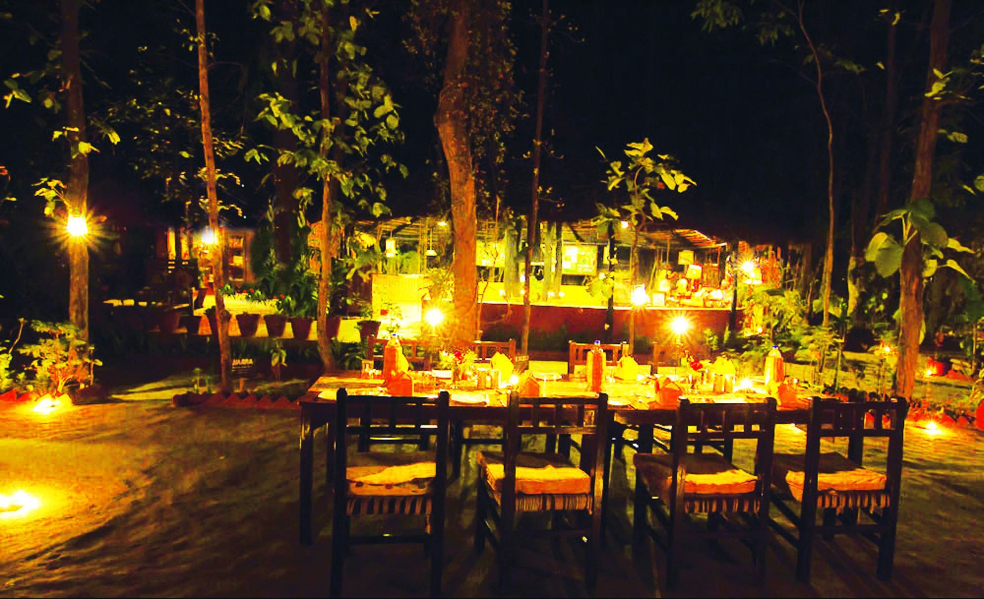 Rainbow Safari Resort Sauraha Zewnętrze zdjęcie