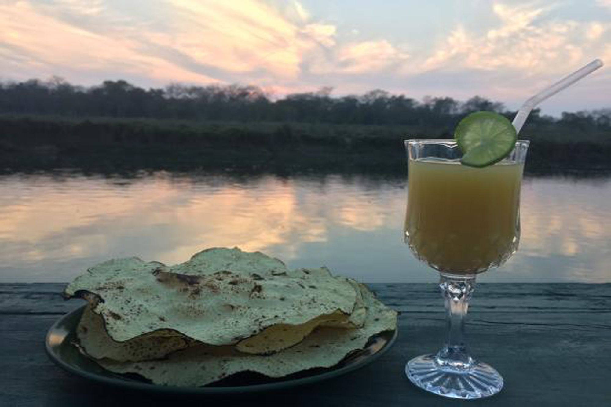Rainbow Safari Resort Sauraha Zewnętrze zdjęcie